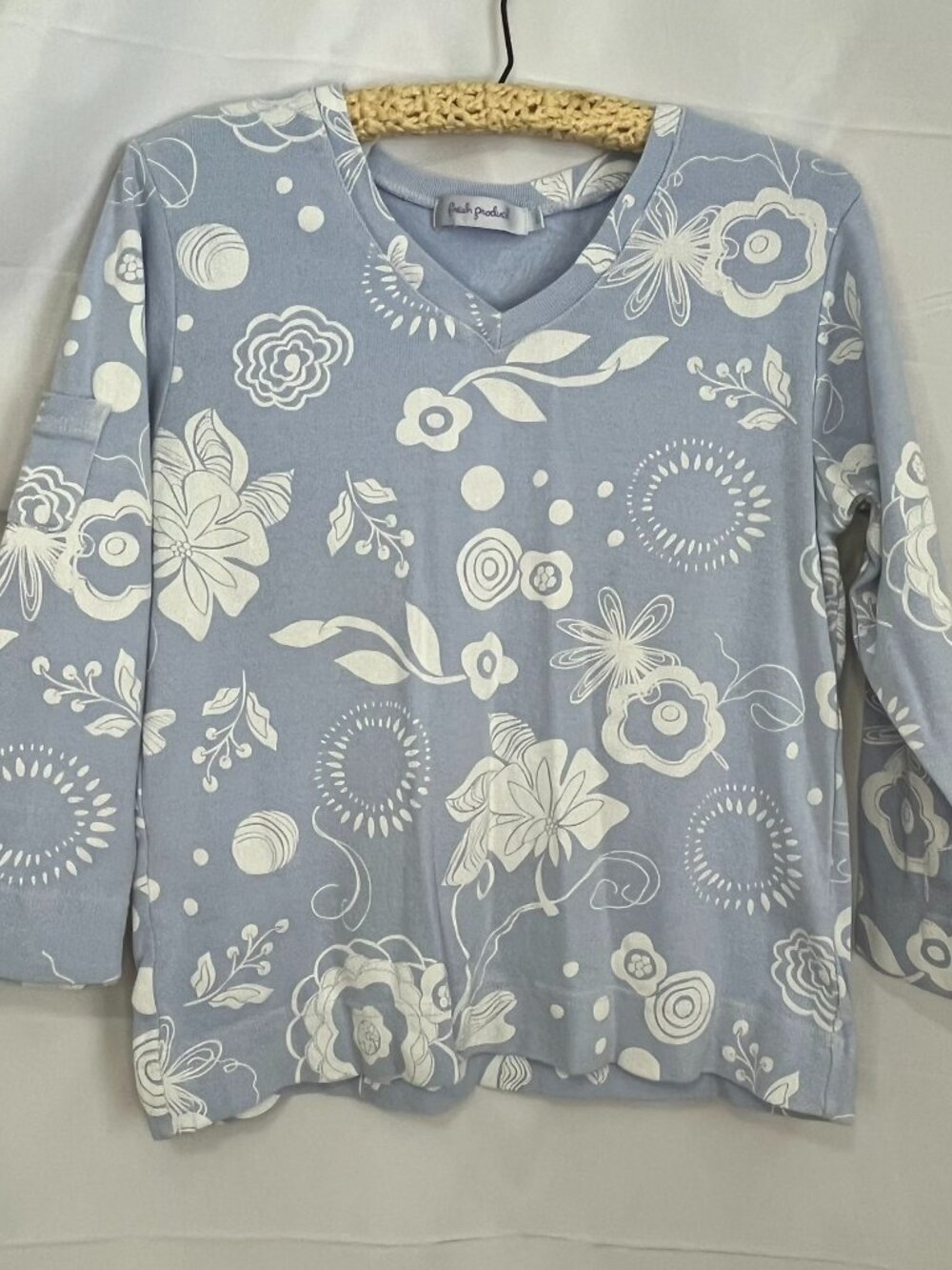 Fresh Produce V Neck Blue White Floral 3/4 Sleeve Shirt Size Large coastal beach